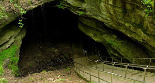 Entrada histórica a la Cueva - Houchins