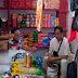 Kacab Perum Bulog Tinjau Pedagang Di Kei Besar, Pastikan Harga Beras SPHP Tetap Stabil.