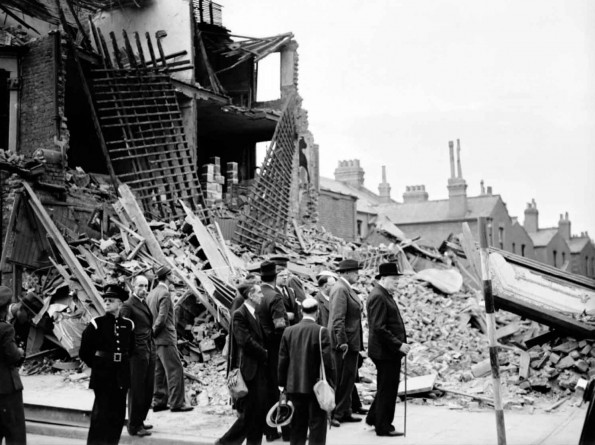 8 September 1940 worldwartwo.filminspector.com Winston Churchill bomb damage