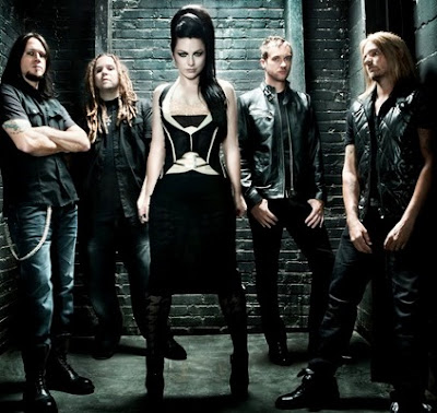 Foto de Evanescence posando parados