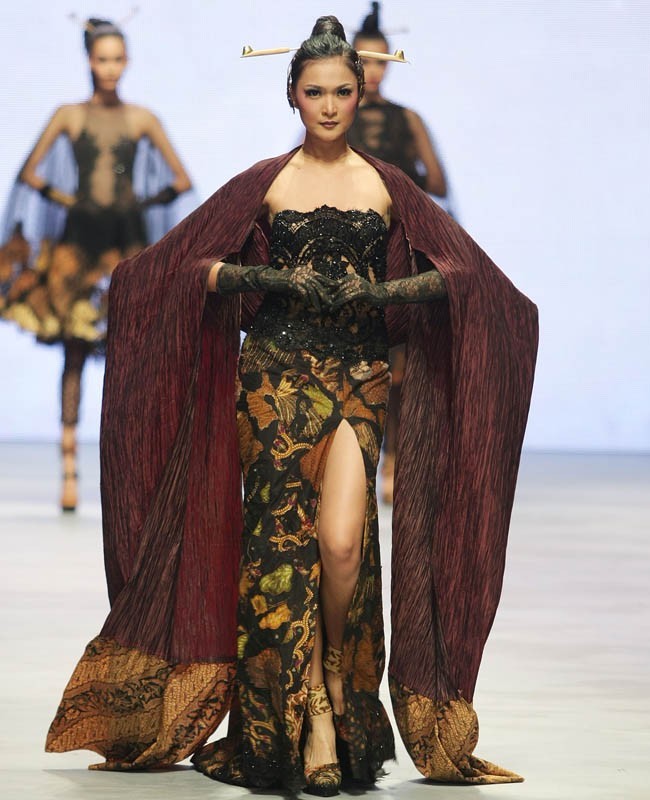 Cover Up in Style 7 Inspirasi Model  Baju  Batik  Wanita  
