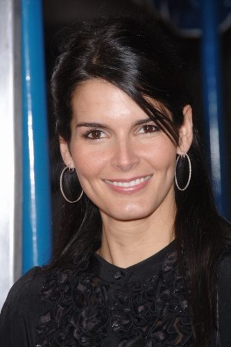 Angie Harmon Hot Pictures