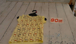 未使用品　子供服　９０cm　ねこプリント　黄色　半袖トップス　３３０円