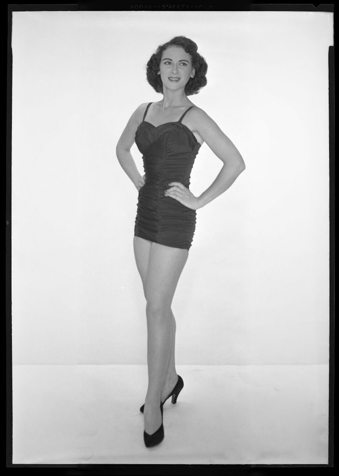 19 Fascinating Vintage Studio Photos of Women in Their Super Sexy '50s Swimsuits ~ Vintage Everyday