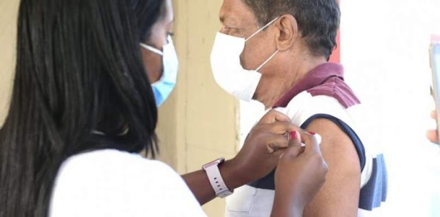 Duas cidades paulistas colocarão no fim da fila quem escolher marca da vacina contra Covid-19
