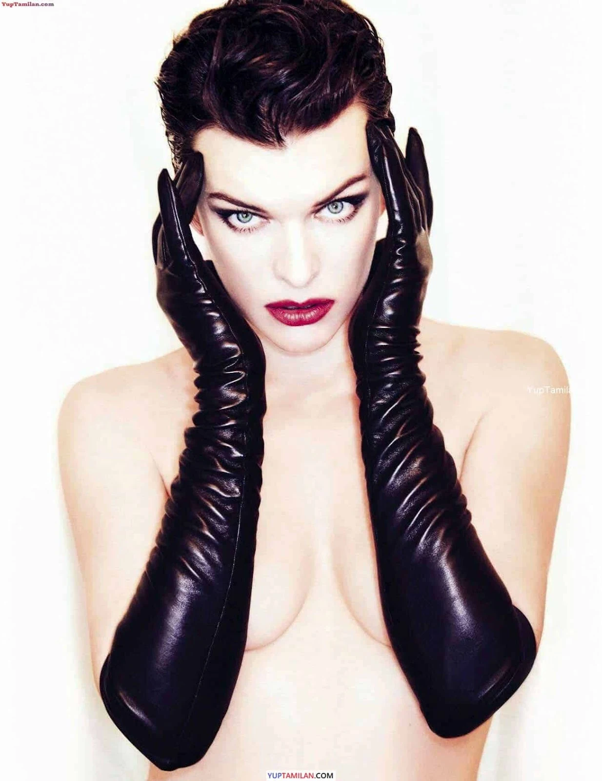 Milla Jovovich Sexy Bikini Photos - Hot in Lingerie