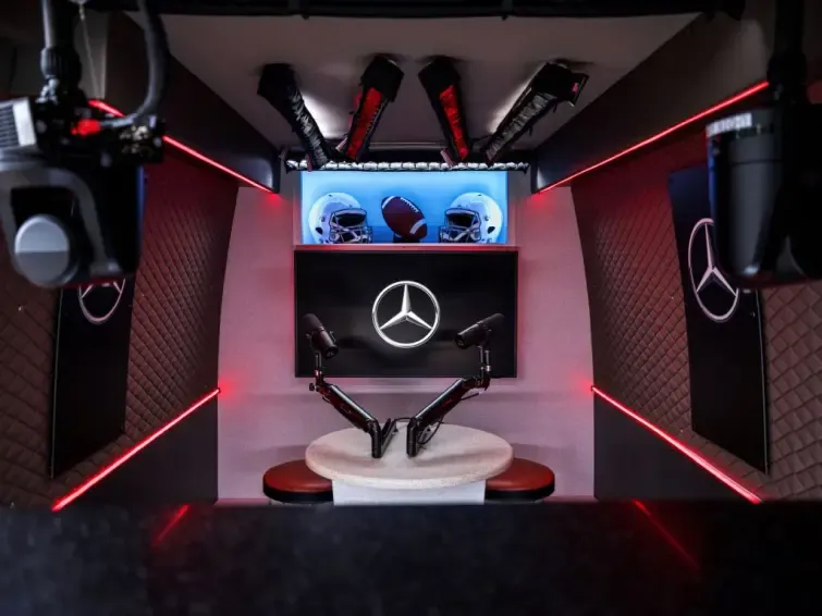 interior Mercedes-Benz Sprinter trasnformada em estudio