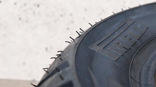 ピレリ　エンジェルスクーターのタイヤ側面ロゴの画像