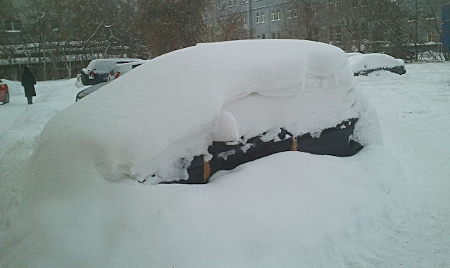 Новосибирск, машина в снегу