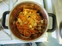 fry chicken onion garlic carrots for turkmen plov