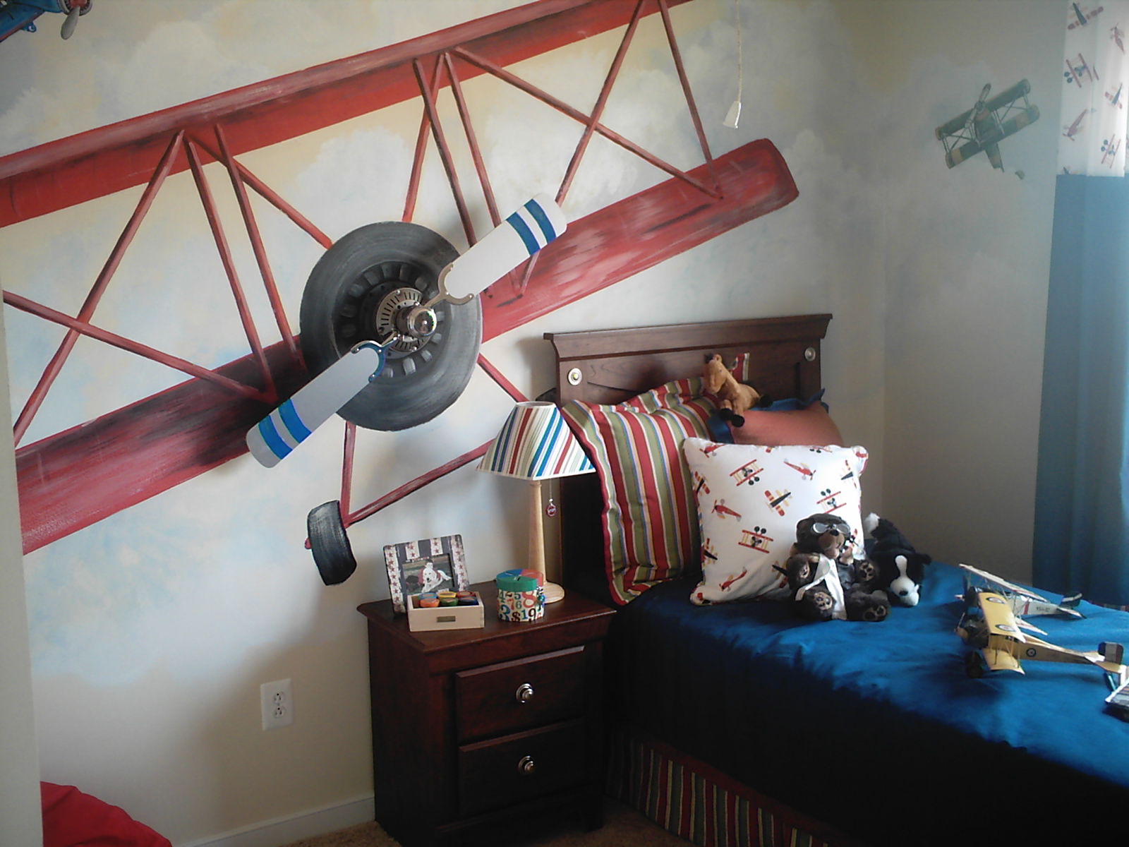 ... room, maybe I should have my own boys airplane room. I love the blue