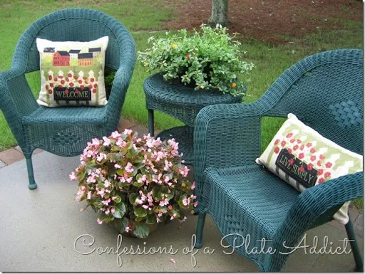 CONFESSIONS OF A PLATE ADDICT A Little Patio Fluffing
