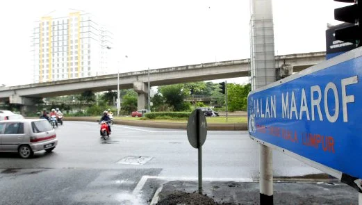 Gambar papan tanda Jalan Maarof yang terletak di Bangsar. - Foto Syaharim Abidin