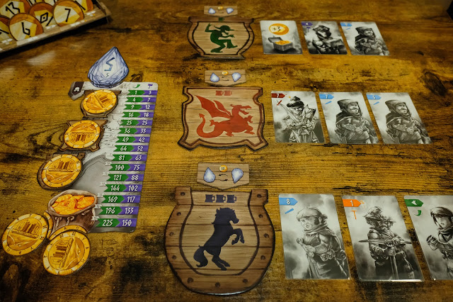 Nidavellir board game 每個人要用手上5個金幣去競標每個酒館裡的矮人順序