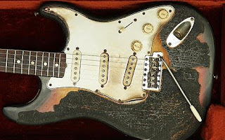 Hendrix's guitar sells for £280,000