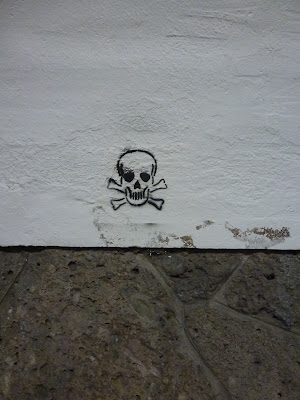 Totenkopf, Stencil in der Unterführung am Ostbahnhof