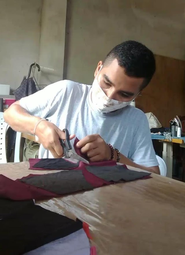 Jovem do interior de Magalhães de Almeida trabalha todos os dias na fabricação de máscaras de Proteção para serem doadas ao Município