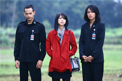 queen bee, buaya film