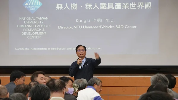 ▲全彰化縣首場的無人機論壇彰化市熱烈登場！林世賢市長表示，未來的關鍵產業是AI與無人載具，彰化傳產要趕在東南亞國家之前搶先切入，才能獲得產業發展先機。（記者林明佑攝）