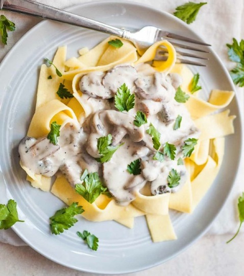 Vegan Fettuccine Alfredo with Mushrooms