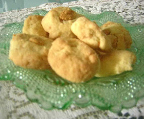 Cornflakes Cookies Recipe @ treatntrick.blogspot.com