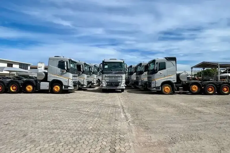 Nova frota de caminhões Volvo FH 8x4 da Transuiça