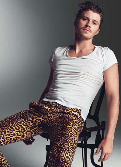  Garret Hedlund is bulging out of his skintight leopard print pants on 