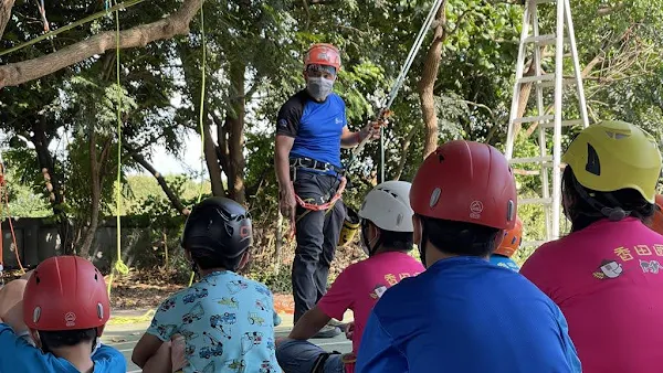 學校就是滑降場 香田國小探索課程五感體驗