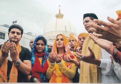 Veena Malik at Ajmer Sharif Shrine