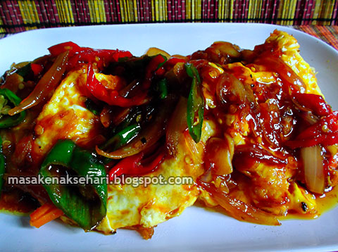 Masakan telur mata sapi kuah bening saus tiram