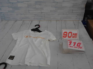 中古品　子供服　９０ｃｍ　チャンピオン　ホワイト　半袖Tシャツ　１１０円