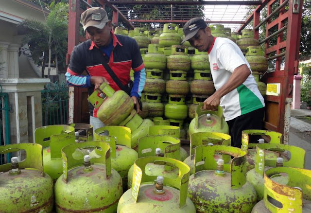 Masyarakat di Sumur Pandeglang Resah Adanya Gas Elpiji 3 Kg yang Dioplos Air