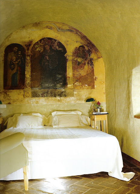 The Hotel Book, Great Escapes Europe, Fresco over bed, edited by lb for linenandlavender.net