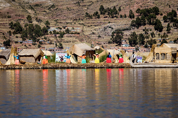 Islas-flotantes-los-Uros-lago-Titicaca-peru