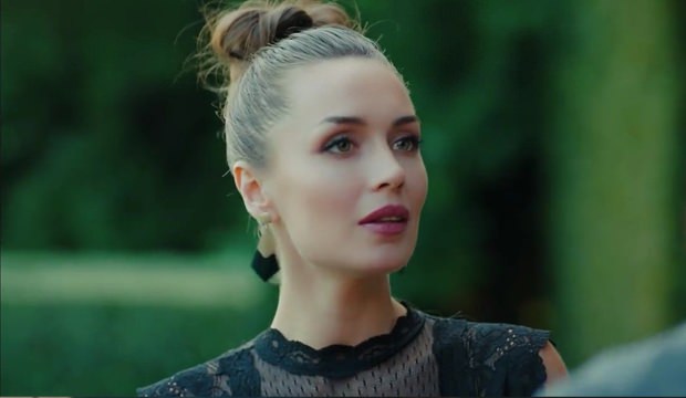 الممثلة التركية كيمياء جوكتشي ايتاش  Kimya Gökçe Aytaç