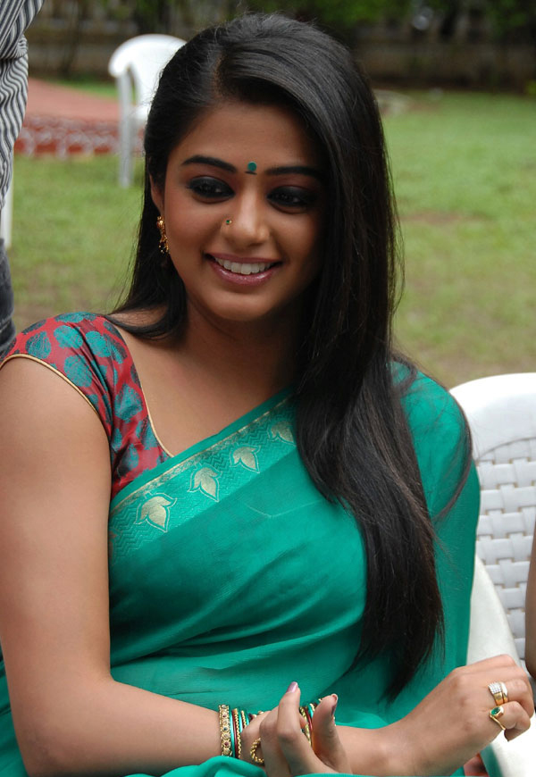 Priyamani - Beautiful HD Wallpapers