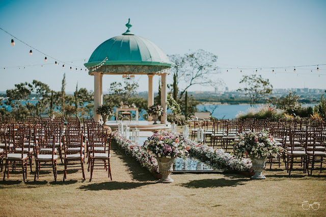 casamento real, casamento a céu aberto, casamento no jardim, casamento no campo, passarela de espelho, flores do campo