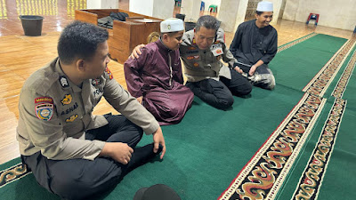 Kasat Binmas Polres Wajo Edukasi Santri Ummil Hasanah soal Narkoba dan Tertib Berlalu Lintas