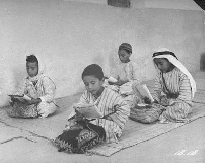 طلاب احد المدارس الفلسطينية في ريف الخليل عام ١٩٤٣