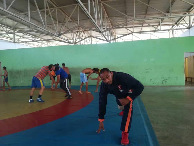 APURE: Lucha libre en preparativos para campeonatos nacionales de menores.