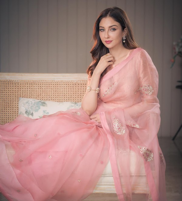 saumya tandon pink saree hot bhabhi actress