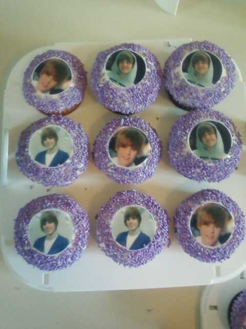 justin bieber zebra cake. Justin Bieber Cupcakes