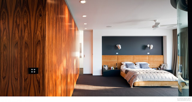 Contemporary bedroom in the River House by MCK Architects