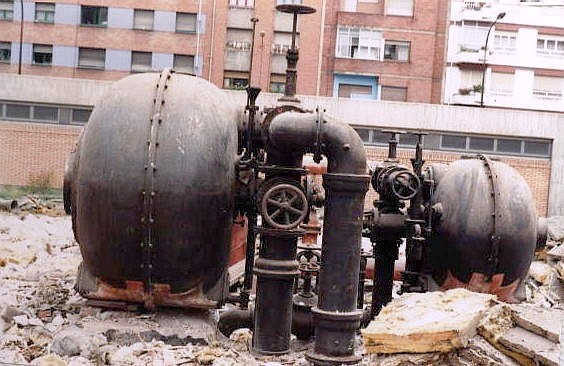 Contadorón durante el derribo de la Fábrica del Gas de Gijón