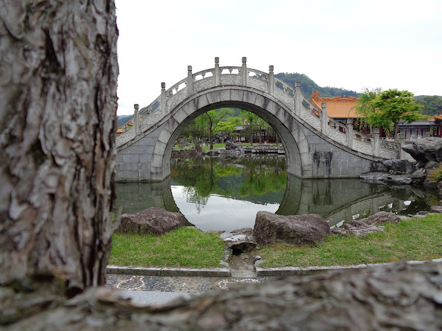 中国庭園の燕趙園の七星橋