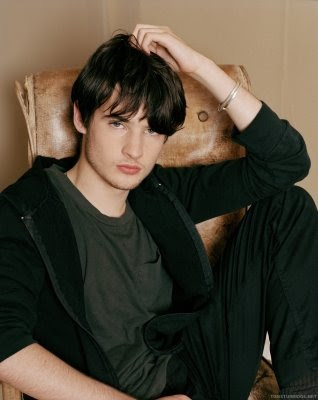 tom sturridge twilight. Tom Sturridge