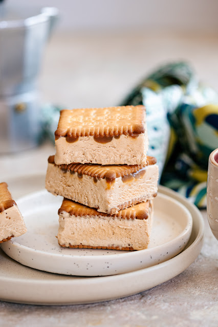 Ice cream sandwich au café et caramel au beurre salé