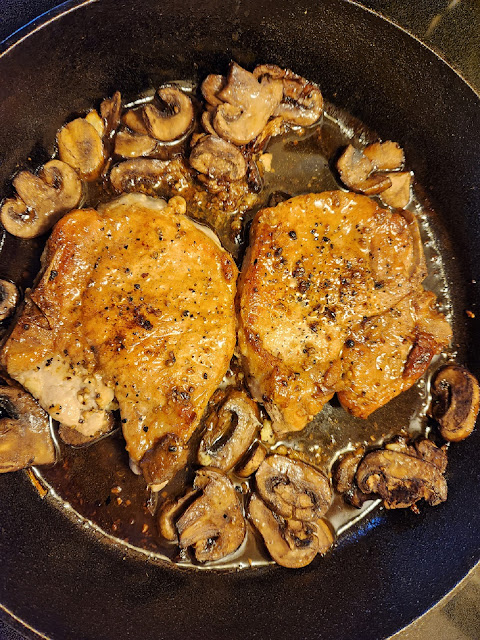 Cast Iron Skillet Garlic Butter Pork Chops