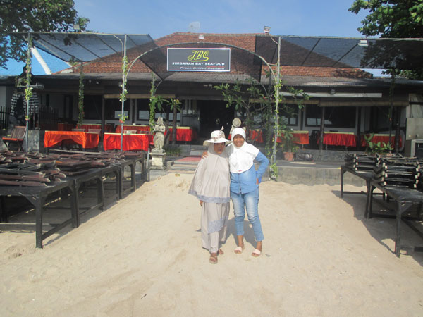 Inspirasi dari Jimbaran Restoran Lesehan Terbesar di Bali