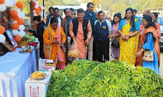 रामराज्य चेरिटेबल ट्रस्ट के संस्थापक अध्यक्ष जगदीश पंचारिया ने बताया कि पूर्व प्रधानमंत्री वाजपेयी की जन्म जयंती होने से गायों के थान को गुब्बारों से सजाया गया। उनके चित्र पर माल्यार्पण कर सभी ने पुष्पांजलि अर्पित की। इस मौके पर सनातन संस्कृति रक्षक संस्थान के राष्ट्रीय अध्यक्ष सुभाष पराशर, विश्व हिंदू परिषद के प्रांत मंत्री अशोक डीडवानिया, रवि फाउंडेशन की महासचिव मोनिका गुप्ता